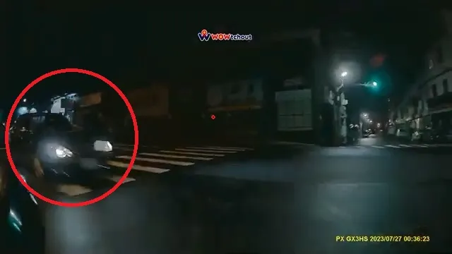 陳男行經路口闖紅燈。翻攝「WoWtchout - 地圖型行車影像分享平台」