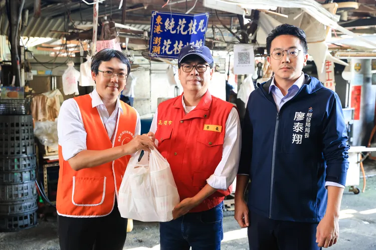 陳其邁市長慰勞經發局防疫團隊。衛生局提供