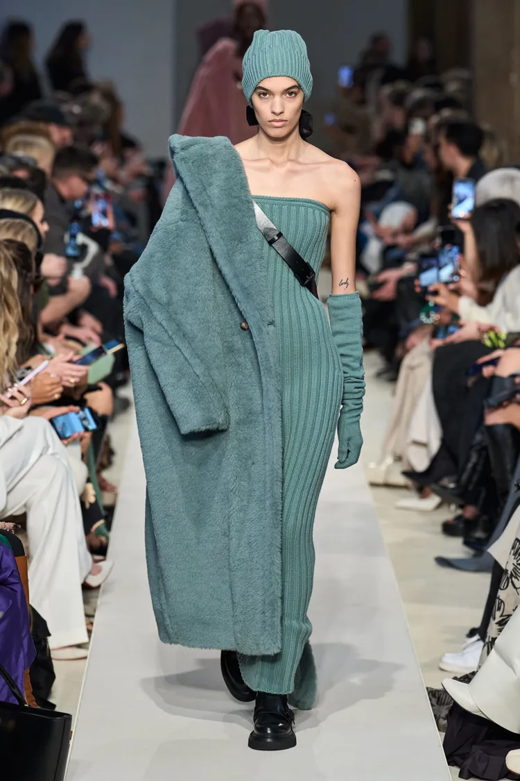 MAX MARA 2023秋冬系列汲取18世紀法國自然哲學家沙特萊侯爵夫人為靈感。品牌提供