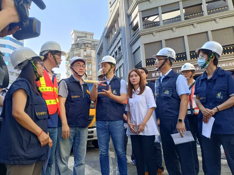 天坑周邊108戶停水81戶瓦斯斷氣。台北市政府提供