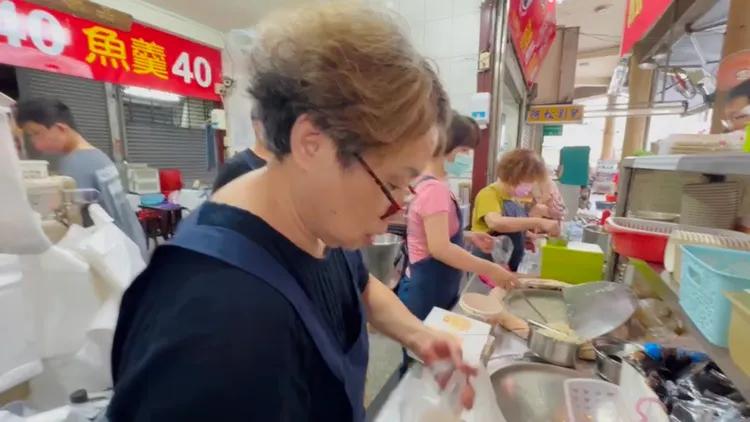 一味品店家從清晨五點半就忙到不可開交。讀者提供