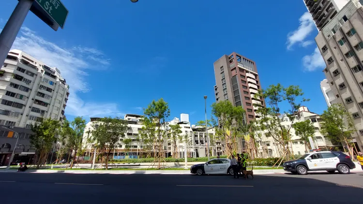 府北公園傳有民眾聚集喝酒喧鬧，警方加強巡邏。凃建豐攝