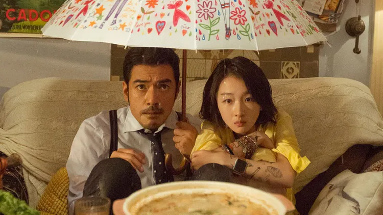 金城武（左）最近一部作品已是6年前的電影《喜歡‧你》。右為周冬雨。翻攝電影喜歡你微博