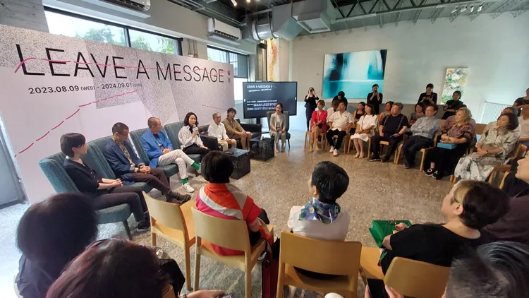 《Leave  A  Message留言》展 8月9日正式開展，邀請吳念真、邵永添、何采柔、周書毅、劉芳一，共同投入了留言展的構成。凃建豐攝
