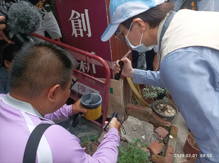 市府全力動員孳清。衛生局提供