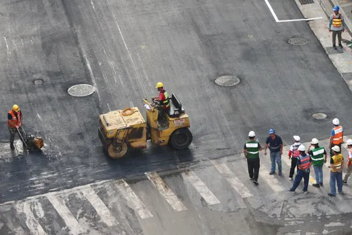 南京西路天坑复原通一半!今晚11时北侧先通车 全线通车时间曝