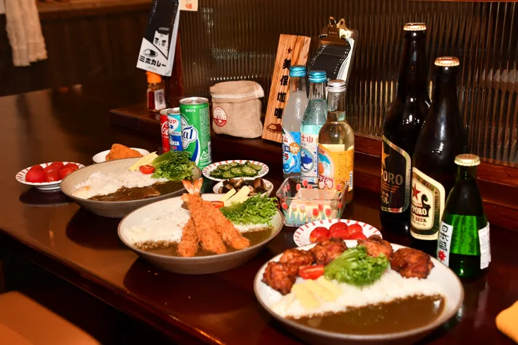 「美保咖哩」採用大量洋蔥、馬鈴薯、胡蘿蔔等新鮮蔬果作為基底。縣府提供