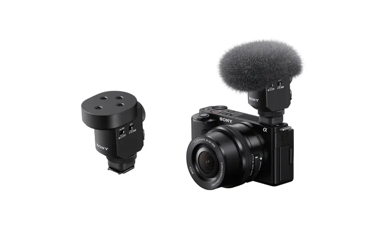Sony 推出首創包含單指向、全指向及立體聲等共8種收音模式的 ECM-M1 指向型麥克風，兼具多功能性、高收音品質與輕巧設計於一身，提供高效能的出色收音表現。右圖為搭配α6700與SELP。Sony提供