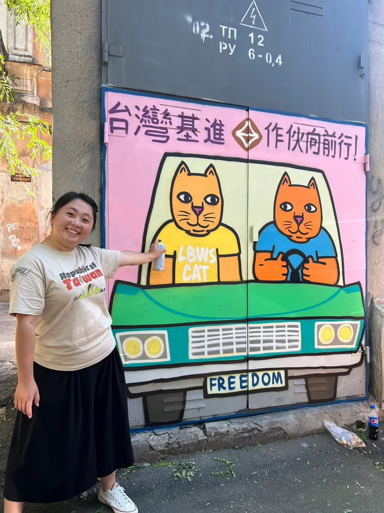 楊佩樺說，塗鴉不論如何被中國人民破壞，都無阻台烏堅持民主自由的信念。台灣基進提供