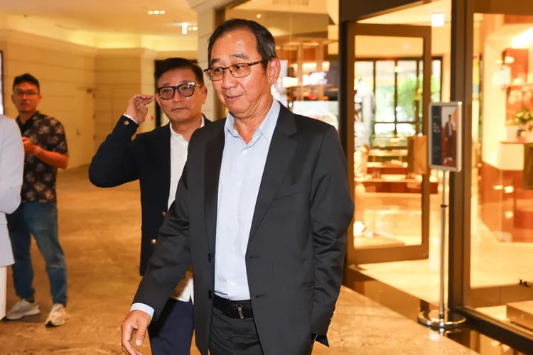 英業達總經理蔡枝安（前）、個人電腦事業群總經理張輝（後）出席「超微創新日」，中央社