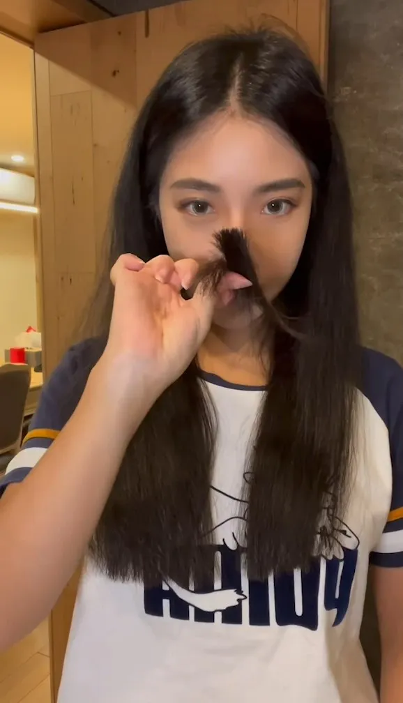 自己剪自己的頭髮，好不好看自己負責。抖音@amber2920 提供