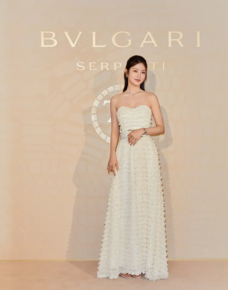 《黑暗榮耀》裡惡女朴涎鎮童年時期的扮演者女星辛叡恩，也現身首爾寶格麗活動。品牌提供