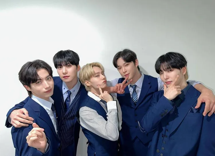 ONEUS是MAMAMOO的師弟團。翻攝ONEUS IG