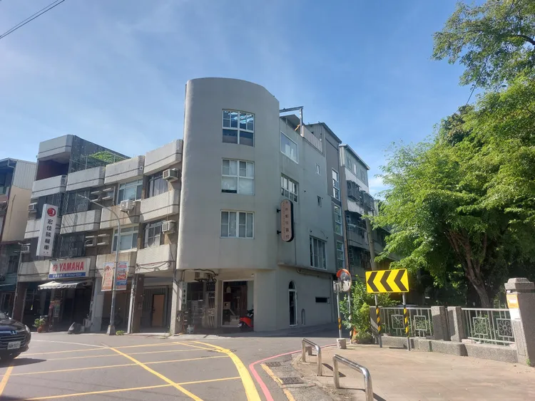 卡布動物醫院違建拆除中。凃建豐攝