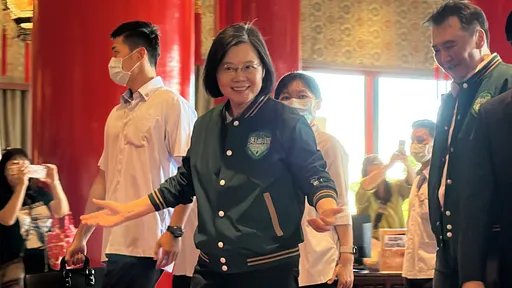 批蔡英文穿外套飯店吹冷氣「漠視數萬人頂豔陽」 她怒嗆:傲慢至極令人髮指