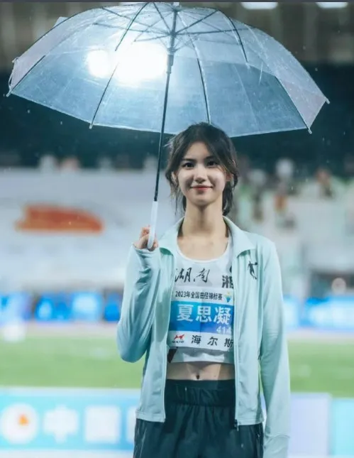 夏思凝顏值與實力兼具。翻攝微博/中國全國田徑錦標賽