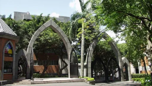 真理大學傳老師性騷!隔衣摸胸、播A片 校方說話了