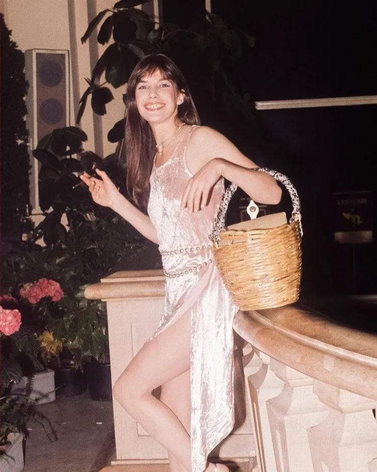 珍柏金相當熱愛竹籃，曾表示不管是百元提籃或是幾十萬元的柏金包，都不影響其用途。翻攝freyaarchive IG