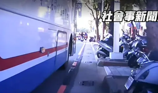 中油大車鬼切！機車險遭夾扁　網驚：騎士用命捍衛路權