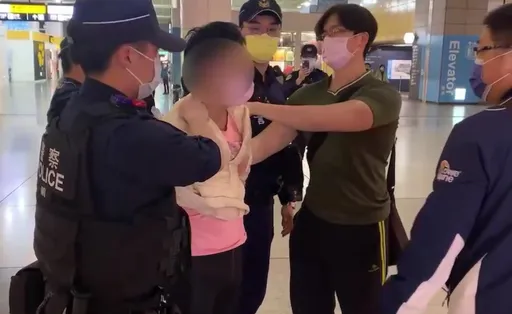 台铁色狼「下体勃起顶女生屁股」　每天衰搭同班车！OL已遭性骚5次