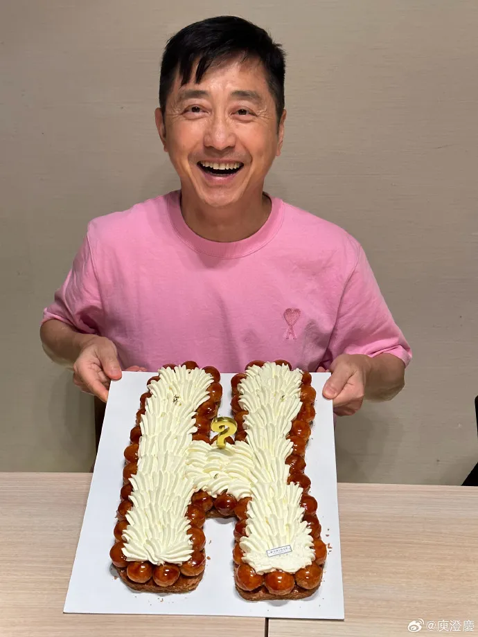 庾澄慶收到泡芙做的生日蛋糕。翻攝庾澄慶微博