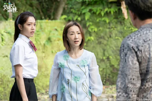 鄭家榆超正女兒穿高中制服嫩照曝光 母女同買刮刮樂交換感情心得