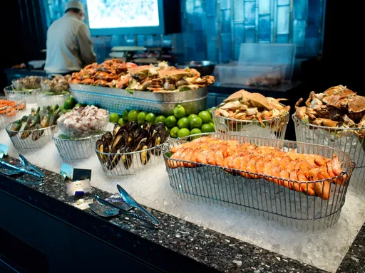 直擊！全台最貴3880元吃到飽菜色現場　帝王蟹腳、現包松露小籠包