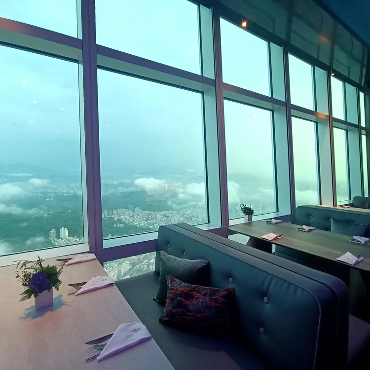 直擊！全台最貴吃到飽菜色現場。翻攝臉書「台灣大胃王吃到飽 Buffet美食 優惠情報」