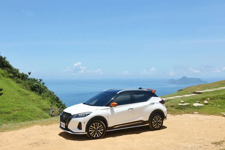 抵達桃源谷路盡處，能眺望湛藍的海天一線景觀，綠意盎然的龜山島更是巍巍聳立在太平洋之中。翁玉信攝