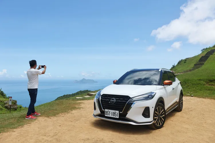 NISSAN KICKS近日推出限量300台的「煥彩光耀版」，藉著新車推出，我們也順便駕著它帶領大家探訪新北貢寮自然秘境。翁玉信攝