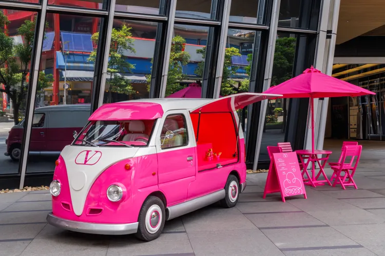 VALENTINO於現場設置的義式冰淇淋車，還售有賣相十足的火龍果口味。品牌提供