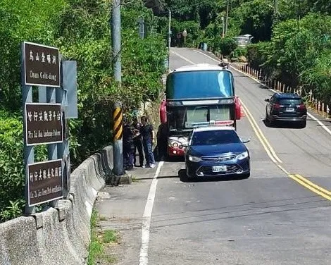 高雄遊覽車被偷，開到台南新化才被逮。翻攝畫面