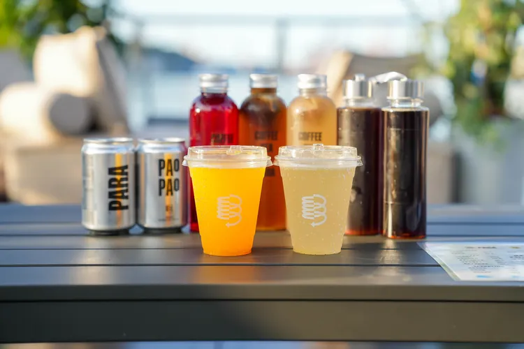 PARA招牌手工冷萃咖啡、天然果味氣泡飲、新鮮冷泡茶。PARA提供