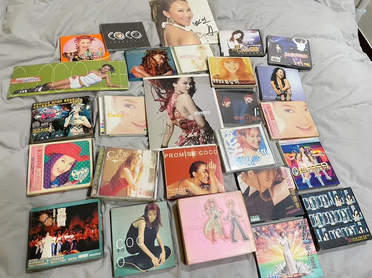 潘柏希帶上台北的李玟專輯。民視提供