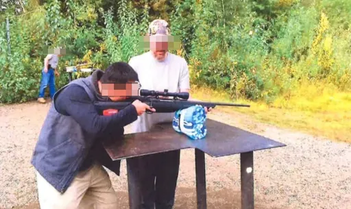 真敢玩！華人專屬高價非法團　獵熊吃熊膽美女陪睡