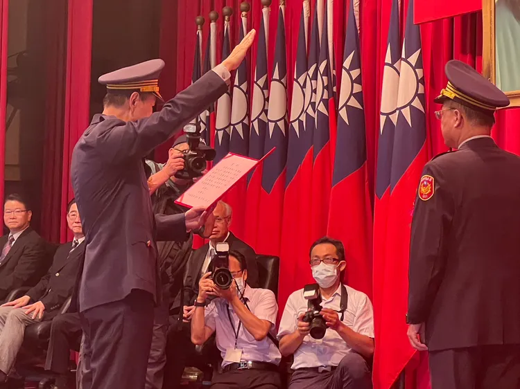 周幼偉宣誓。翻攝畫面