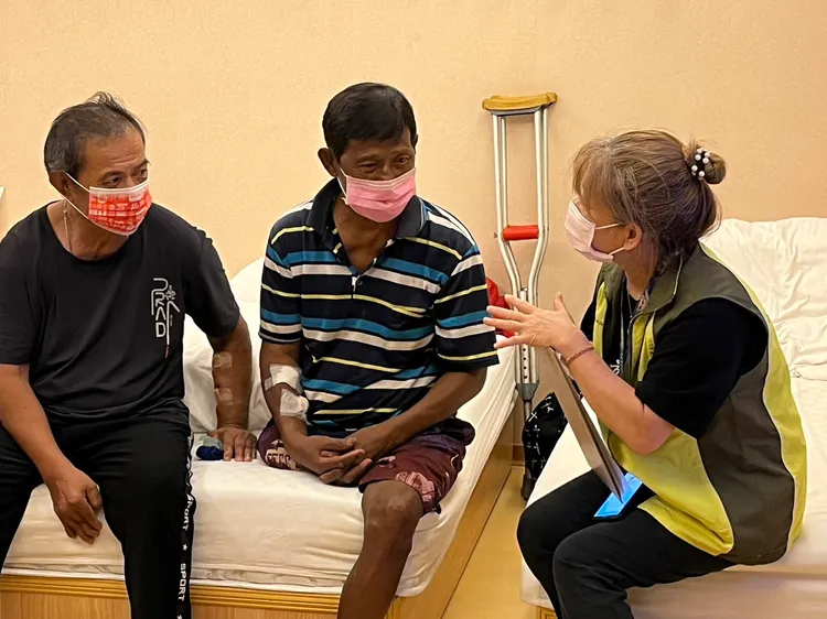 高雄市社會局啟動山區異地收容安置。社會局提供