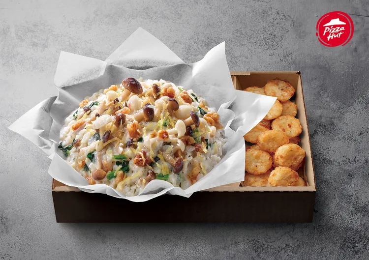 必勝客新品「藍濃起司蕈菇紙包飯」原價209元，單點嘗鮮價199元。業者提供