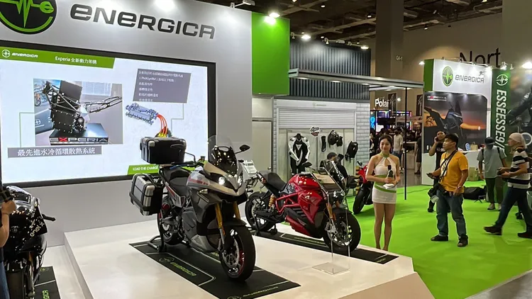 電動重機品牌Energica也在現場設置攤位展示多款新車。林浩昇攝
