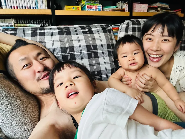 九把刀一家四口和樂融融。翻攝自九把刀臉書