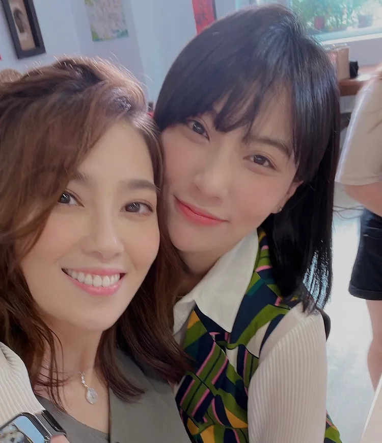 庭庭（右）和許藍方是《小姐不熙娣》班底。翻攝TING庭臉書粉專