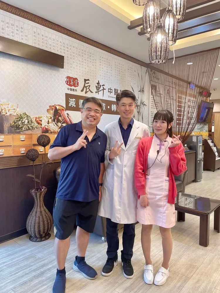 「王小姐」護理師制服造型曝光。取自權證小哥臉書