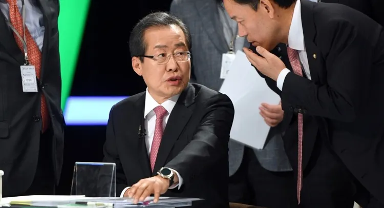 洪準杓7月中旬在雨災期間跑去打高爾夫球，引發爭議。路透社資料照片