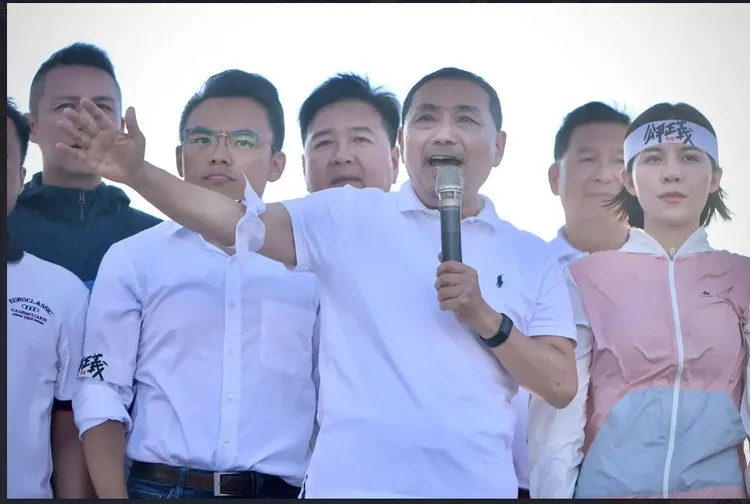 侯友宜昨出席凱道遊行被台下狂噓。林林攝