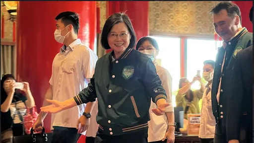 民众凯道中暑倒地！蔡英文躲冷气房开会　蒋万安批：不食人间烟火