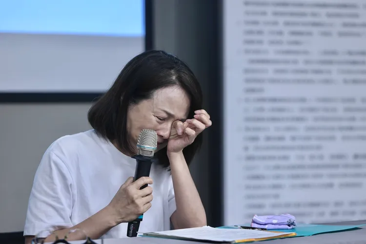 陳寶玲說到一半掩面啜泣。林林攝