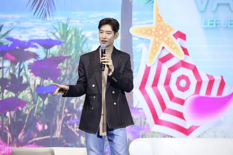 李帝勳開金嗓高歌。林林攝