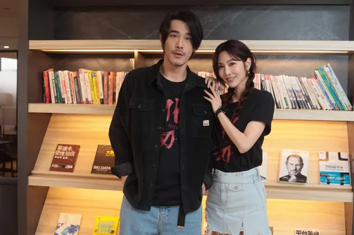 專訪|曾莞婷與黃騰浩滾床內褲濕了 率性脫掉直接跨坐他身上