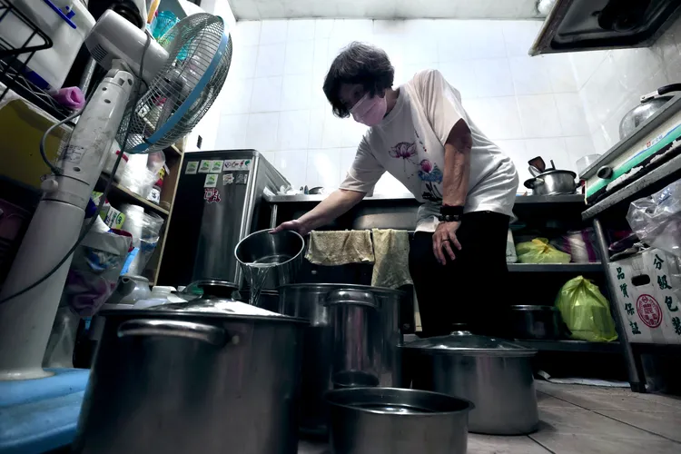 周邊108戶停水戶晚間8時恢復供水。林林攝