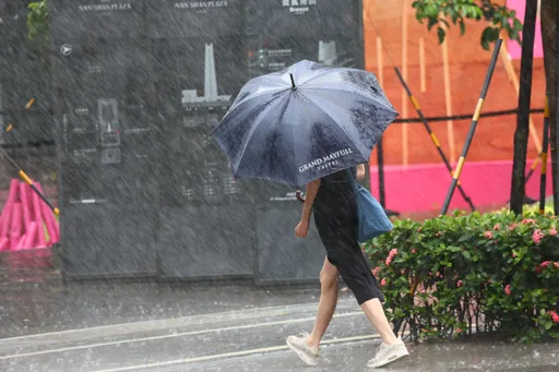 彰投今晚進入警戒！宜花東恆春豪雨不斷　明這2地風雨升級